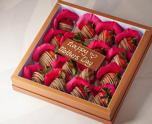 STRAWBERRIES DIPPED IN CHOCOLATE