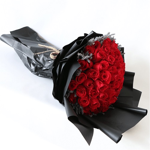 LUXURIOUS RED ROSE BOUQUET